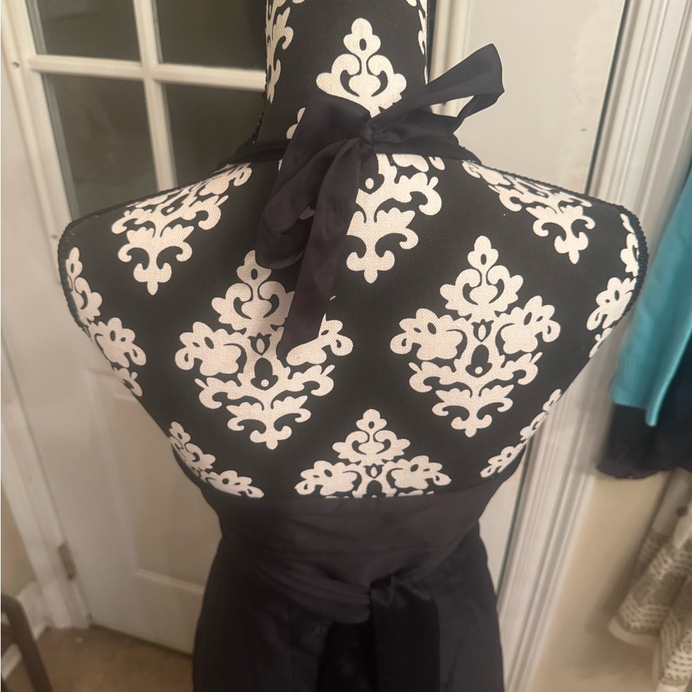 Black Halter Dress size 2 by White House black market - classy sexy - feminine - Picture 5 of 7